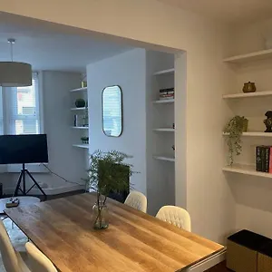12 Lorne Road By Mia Living Stylish & Modern 2 Bedroom Apartment