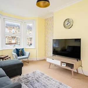 Fantastic, Spacious 3 Bedroom House With Garden Holiday home