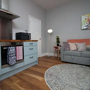 Oldfield 2 By Mgroupsa Apartment