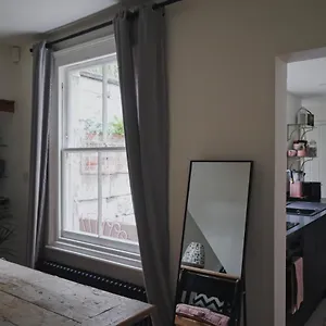 Charming Georgian With Private Sun Terrace Holiday home