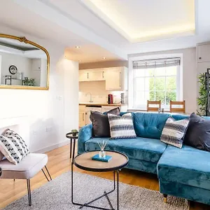 Stunning 2 Bedroom In Converted Chapel Holiday home